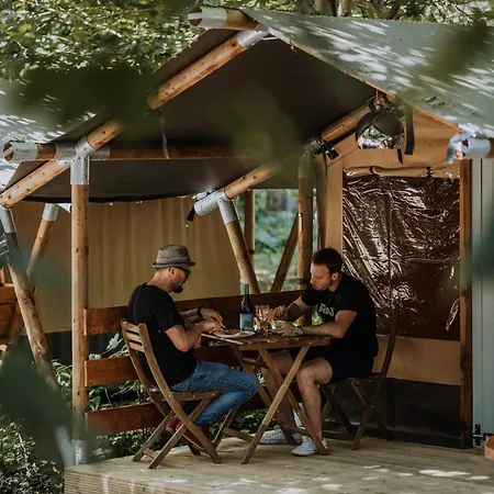 Kamp alanı Siocamping Hazak Homes *